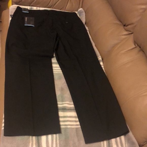 Men’s NWT VanHeusen black dress pants, size 34/30 slim fit - Picture 5 of 5